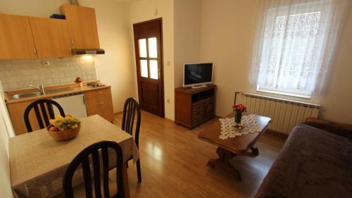 Apartments Gržetić - image 3