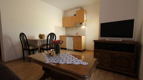 Apartments Gržetić - image 4