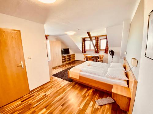 Hotel Pension Moosmann - main image