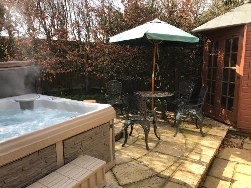 2-bed Cottage Hook Norton With Outside Jacuzzi, Hook Norton, Oxfordshire