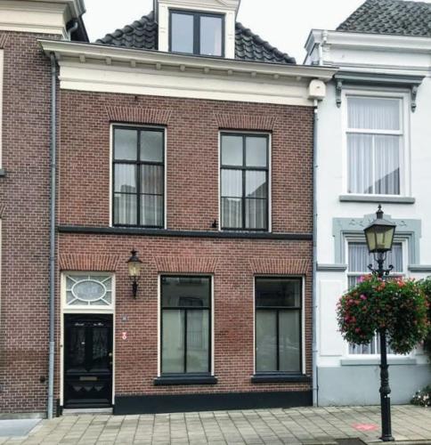 De Buurvrouw Nr.18