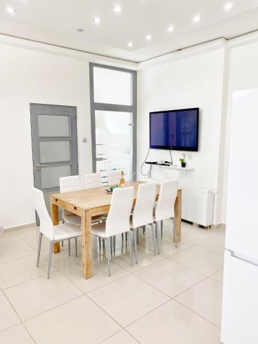LUXURY apartment in the centre AC Parking Garden