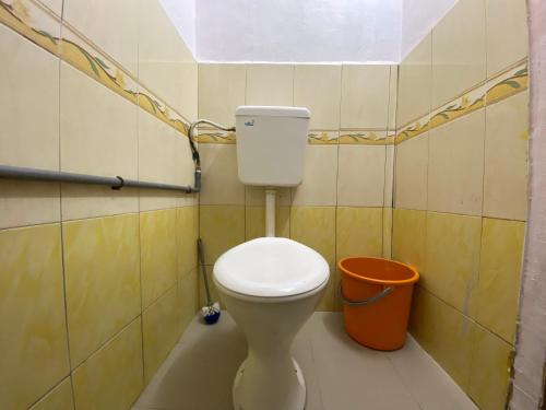 Aiza Homestay Opposite Abang Strawberry Taman Sedia