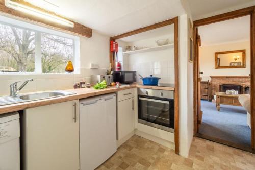 Hill Farm House - image 2