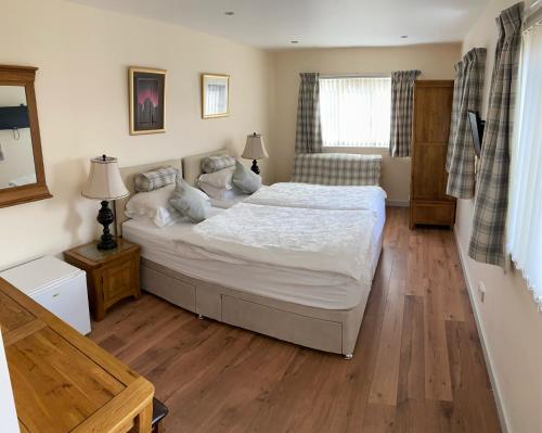 Ground floor Kingsize Oblique Twin Room with Sofa bed Ensuite