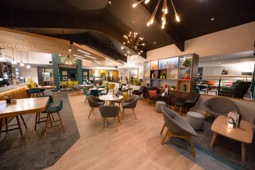 Holiday Inn Newport an IHG Hotel - image 2