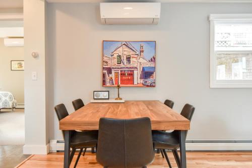 116 FULLY Renovated Commercial St Location Private Patio Dog Friendly - image 7