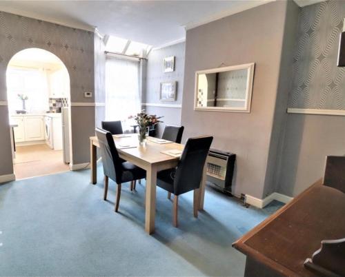 Kyoto House Gardens (Spacious Three Bedrooms) gîte à louer Swarkestone