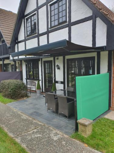 20 Tudor Court " Four Star AA accommodation"