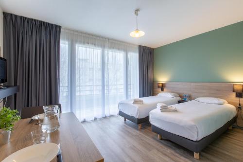 2 twin beds