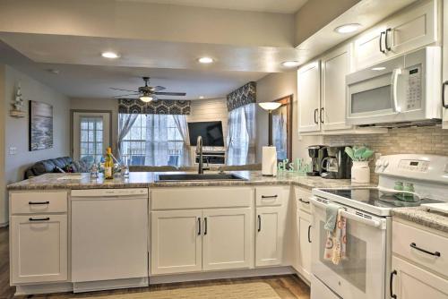 Lakefront Branson Condo with Porch and Dock Access in Branson, USA