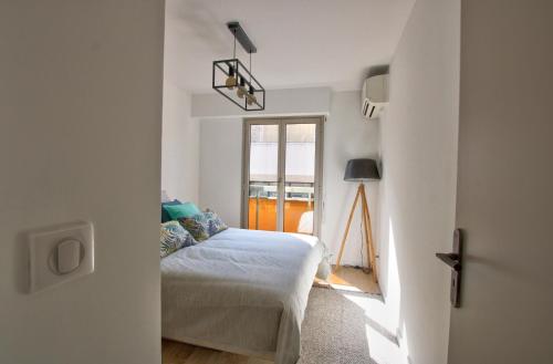 MAR2 - Beau 2 pièces avec loggia fermée et aménagée en centre ville – Cannes, CT