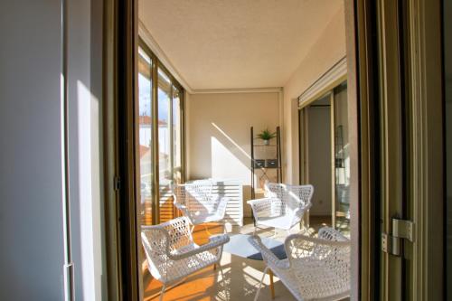 MAR2 - Beau 2 pièces avec loggia fermée et aménagée en centre ville – Cannes, CT