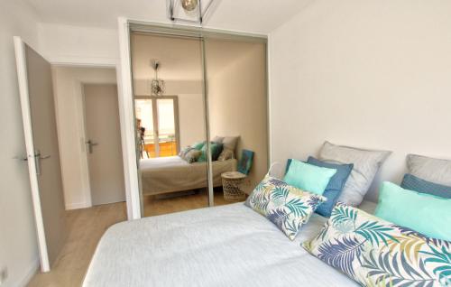 MAR2 - Beau 2 pièces avec loggia fermée et aménagée en centre ville – Cannes, CT