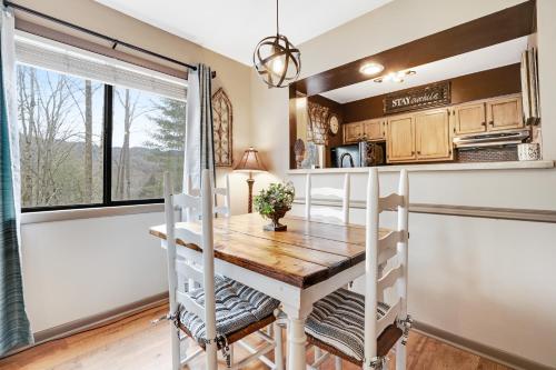 66 Pine Top Circle, Unit B in Banner Elk