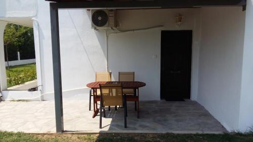  Simplicity at Iris Accommodation in Psakoudia