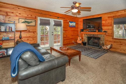 Maple Hill Lodge home in Big Bear City, USA