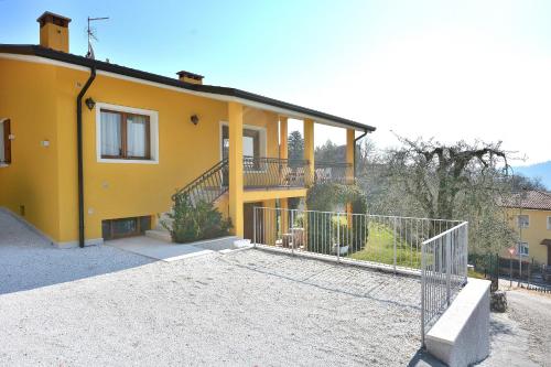 Orange Apartment In Marciaga di Costermano