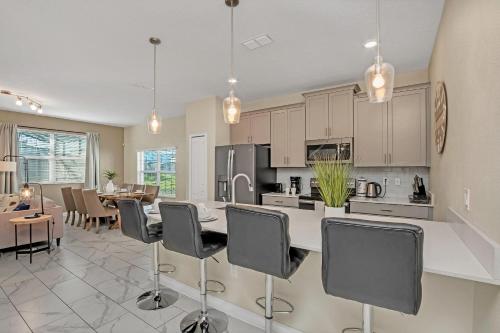 Lake View and Mickey Room! Stunning Home NEAR DISNEY! #5SL851 - image 5