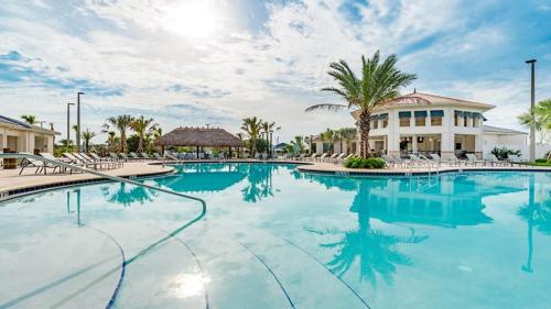 Lake View and Mickey Room! Stunning Home NEAR DISNEY! #5SL851