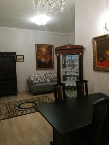 Golden Amber Apartment - image 3