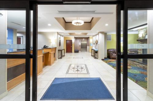 Holiday Inn Express and Suites Rochester West-Medical Center by IHG in Rochester, USA