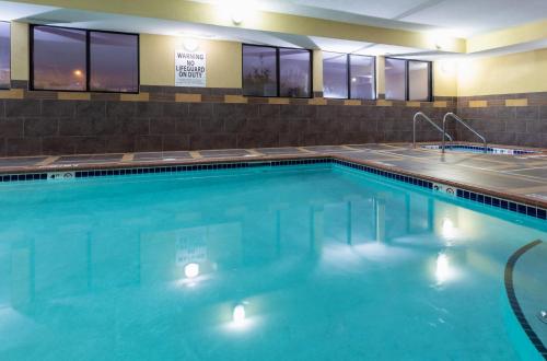 Holiday Inn Express and Suites Rochester West-Medical Center by IHG in Rochester, USA