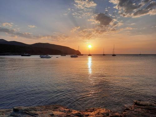 maison en pierre vue mer gîte à louer Gualdo