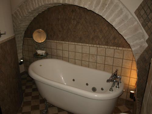 Bathroom, Αρχοντικο Ριγγα 1872 - Arhontiko Riga 1872 in Paramythia