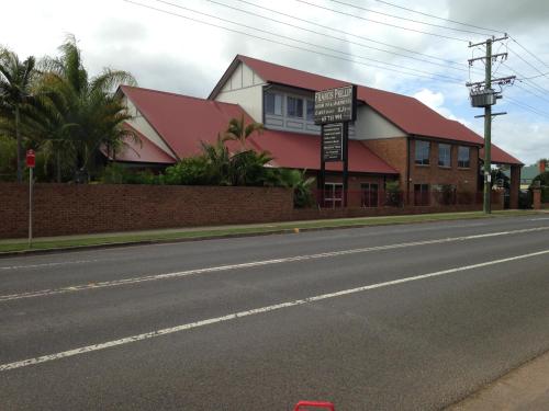 . Francis Phillip Motor Inn and The Lodge