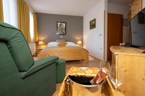 291927967 Art Hotel Kristal