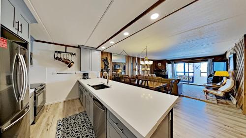 Great 3 Bedroom Condo with Washer and Dryer!