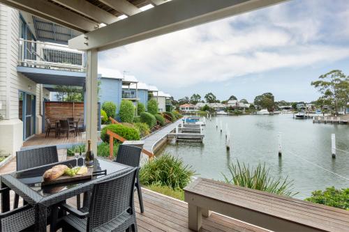 บริการและสิ่งอำนวยความสะดวก, Captains Cove Resort - Absolute Waterfront Apartments in เพย์นส์วิลล์