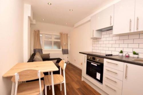 Small Cosy Studio In Plaistow. East London 3