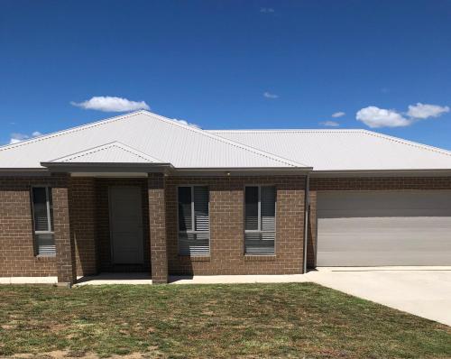 B&B Lavington - Brand new 4br get away 5min to albury city - Bed and Breakfast Lavington