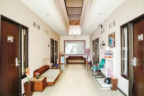 Audah Syariah Residence Mitra RedDoorz near Surabaya Zoo