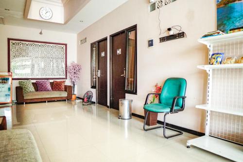 Empfangshalle, Audah Syariah Residence Mitra RedDoorz near Surabaya Zoo