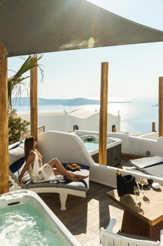 Santorini's Balcony Art Houses - image 10
