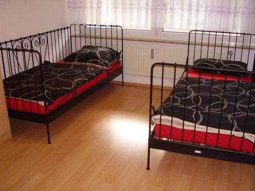 2 twin beds