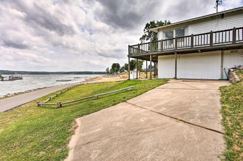 Lakefront Afton Cottage with Deck Walk to Boat Ramp in Claremore