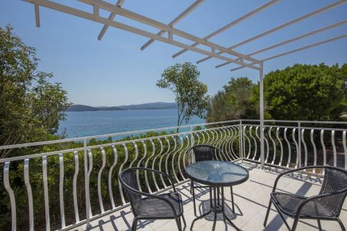 Suite with Seaside Balcony image 2