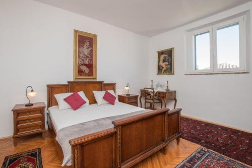 Historic Old Town apartment with the best view in town