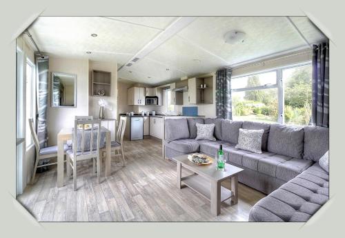 Fully equipped mobile homes at the Domaine de Dugny campsite in the Loire Valley gîte à louer Orchaise