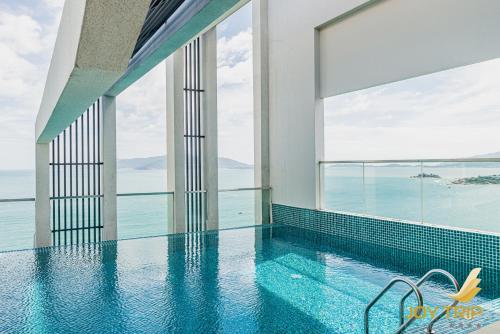 Úszómedence, Joy Trip Nha Trang Hotel in Vĩnh Hòa