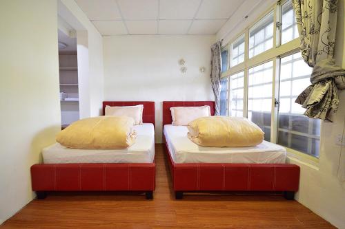 1 king bed, 2 twin beds