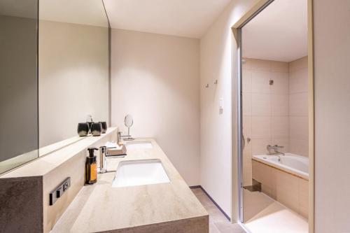 room detail thumbnail 2