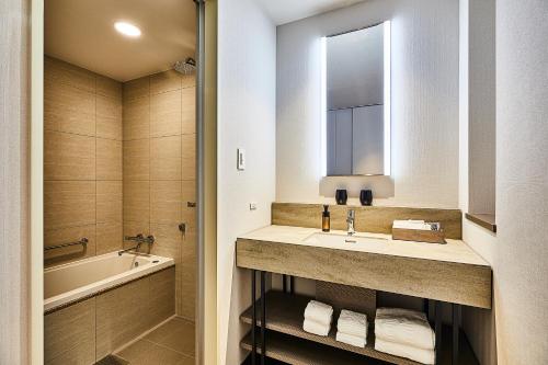 room detail thumbnail 2