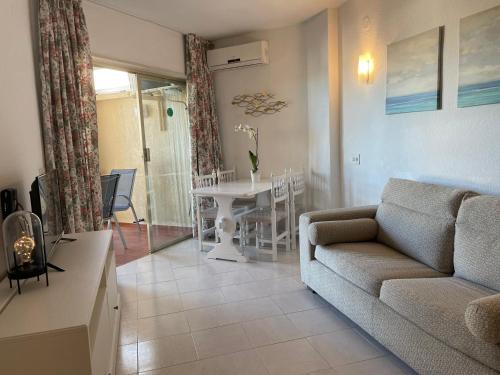 Apartment with Mountain View