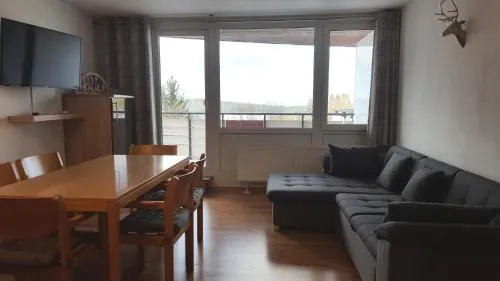 Ferienwohnung mit extra Schlafzimmer und Blick in den Bayrischen Wald oberhalb von Sankt Engelmar in Sankt Englmar, Deutschland