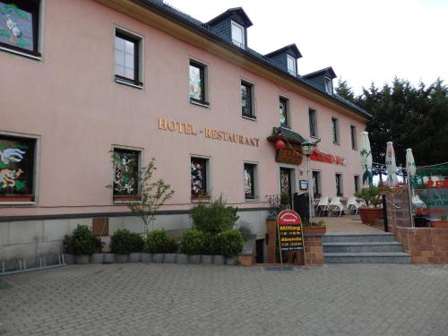 入口, Hotel und Restaurant Golden Village in 里薩